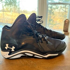 Under Armour Men's Black Athletic Shoes